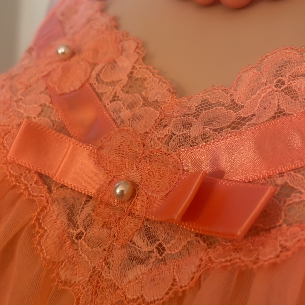 Vintage VANITY FAIR orange nighty with orange lace trim. Size XS - Picture 6 of 10